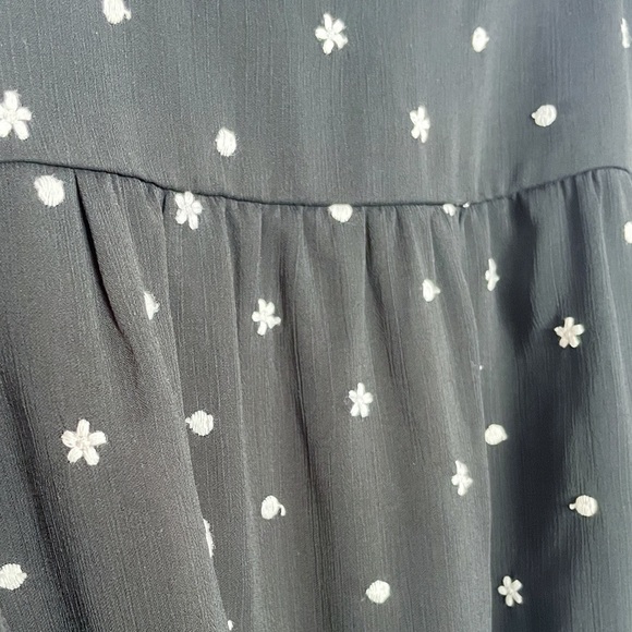 Ann Taylor Size M Black and white Floral embroidered shift dress with belt - Picture 7 of 12